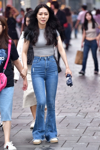 牛仔裤美臀