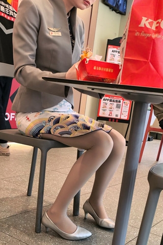 4K超清拍摄海航乘务员厚灰丝袜