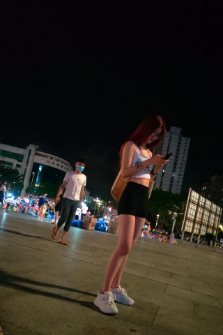 手机4k视频，钦州港广场我的黑短裤女人3