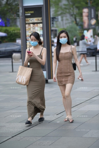 美女姐妹出街