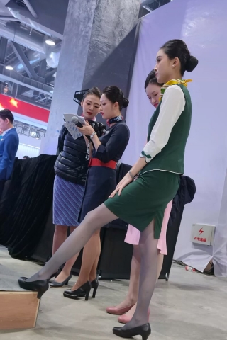 手机4k视频后台偶遇春秋航空空乘高跟大长腿灰色丝
