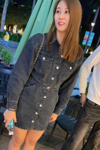 极品凉高美腿牛仔裙女人