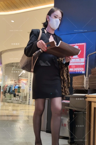 4K视频偶遇都市白领黑丝制服高跟下班购物