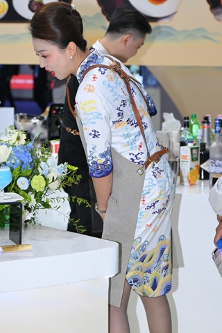 穿围裙-居家少妇的空姐呢哈哈