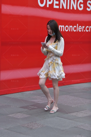 连衣裙美眉