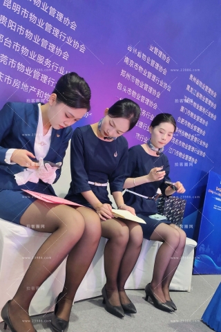 4K视频会场的经典群黑丝制服案场堪比空姐啊